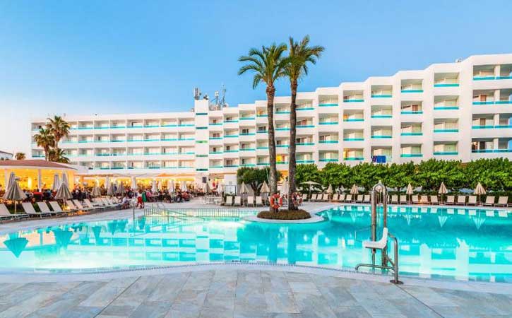 Hotel Globales Mediterrani en Cala Blanca Menorca